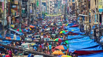 Dhaka, Bangladesh. Populasi: 16,3 juta. Kepadatan: 114.300/mi². Foto: via Brainberries
