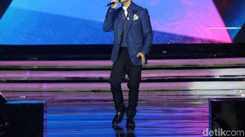 Penampilan Afan saat menyanyikan lagu Dia Dia Dia. Foto: Grandyos Zafna/detikINET
