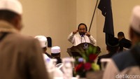 Ketua Umum Partai NasDem, Surya Paloh bersama sejumlah pemimpin partai bertemu dengan para ulama dan pimpinan pondok pesantren dari Aceh, Selasa (5/3/2019).