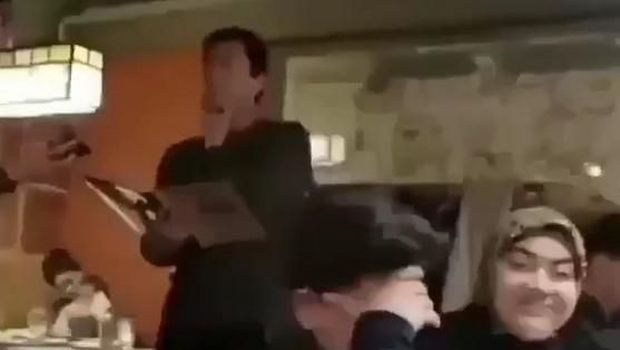 Beredar Video Syahrini dan Reino Makan Bareng Keluarga