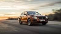 Bentayga Speed menggendong mesin W12. Mesin itu telah ditingkatkan tenaganya dari 608 PS menjadi 635 PS. Meminjam istilah selebgram kondang, Maell Lee, Bentley Bentayga ini bukan kaleng-kaleng. Istimewa/Dok. Bentley.