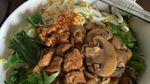 Hujan-hujan Dingin Paling Cocok Sarapan Mie Ayam Jamur yang Mantap Ini