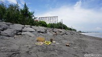 Kejadian ini sontak mengundang kemarahan netizen. Beberapa pihak terkait dan warga sekitar juga menyayangkan kejadian memalukan ini (Aditya Mardiastuti/detikTravel)