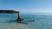 Perempuan cantik ini suka ke pantai. Dalam Instagramnya dia sering memamerkan badan seksinya saat di pantai. (laisribeiro/Instagram)