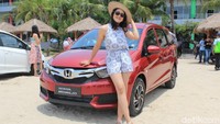 Kabar mengejutkan datang dari penantang Avanza-Xpander Cs, salah satu andalan Honda di sektor mobil LMPV hanya terdistribusi 1 unit per September 2021. Jika ditotal selama 9 bulan, Honda Mobilio sudah terdistribusi sebanyak 4.424 unit. Foto: Ruly Kurniawan