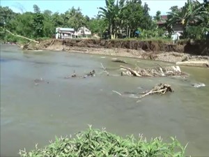 Jembatan Gantung di Polewali Putus Diterjang Luapan Sungai