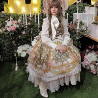 Memiliki kecintaan terhadap gaya Lolita di era Victoria dan Rococo, membuat Nea Viitamaa mantap memutuskan untuk bergaya Lolita setiap hari. Wanita berusia 19 tahun ini tak pernah memakai baju lain selain baju Lolita. Foto: Instagram/genesisoftheend