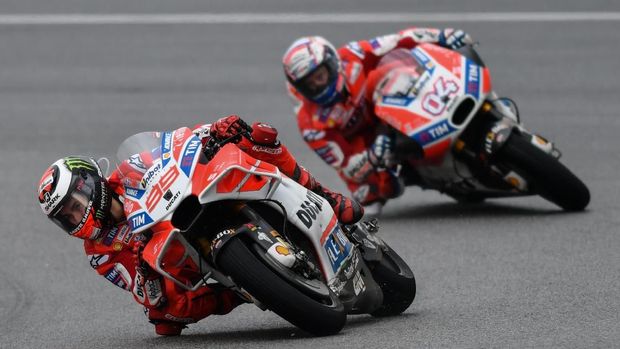 Jorge Lorenzo juga terlibat perselisihan dengan Andrea Dovizioso.