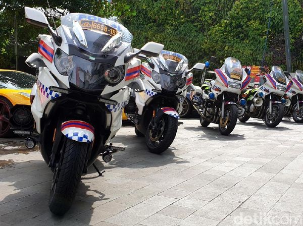Motor-motor Pelaju Tol Trans Jawa