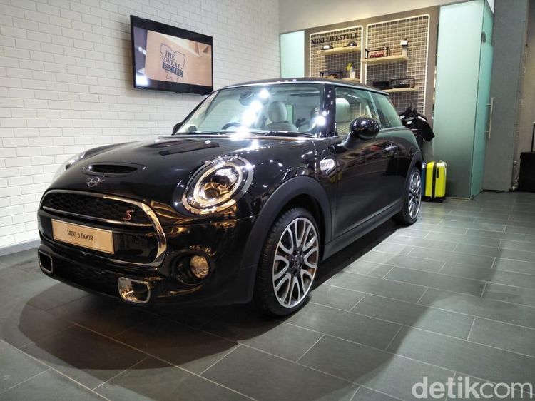 Ada 6 Unit, MINI 3-doors Black Edition Mejeng di Mall Bandung