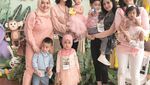 Gemas! Gaya Raja dan Ratu, Keponakan Syahrini Saat Makan Nasi Kuning