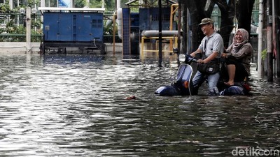 Terendam Banjir, Aktivitas di Ruko ITC Mangga Dua Tetap Normal