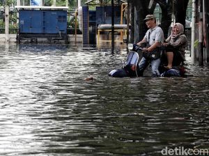 Terendam Banjir, Aktivitas di Ruko ITC Mangga Dua Tetap Normal