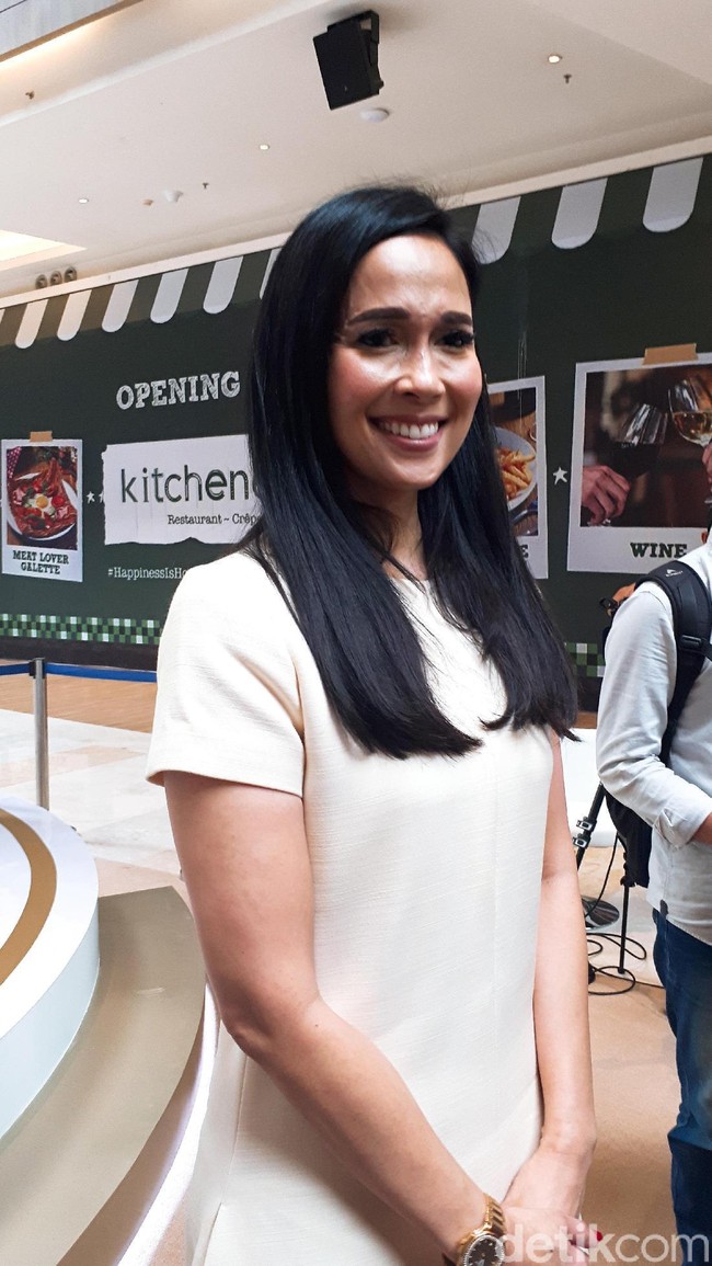 Di tengah kesibukannya sebagai bos perusahaan pengembang properti, ibu tiga anak, dan istri Mensos, Loemongga pun masih menyempatkan diri merawat penampilan. Salah satunya adalah dengan rajin berolahraga. Setiap pagi, ia olahraga selama satu jam sebelum beraktivitas. Foto: Rahmi Anjani/Wolipop