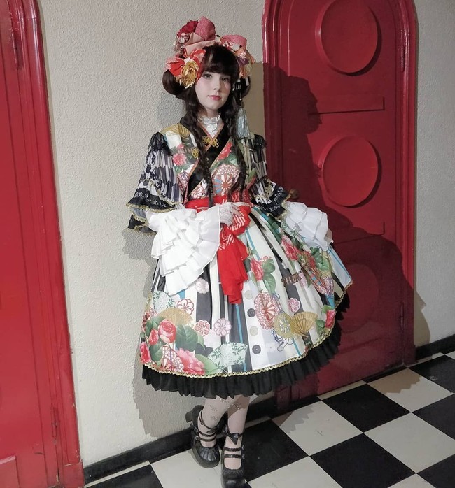 Gaya Nea mencuri perhatian banyak orang dari berbagai negara. Ia pernah diundang untuk menjadi model di beberapa acara fashion show. Foto: Instagram/genesisoftheend