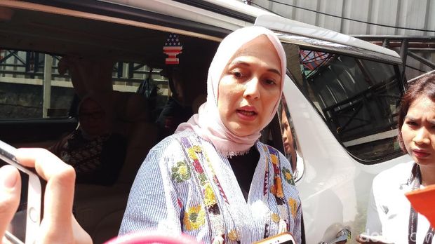  Pengacara Andi Arief, Haida Quartina di gedung Direktorat Tindak Pidana Narkoba Bareskrim Polri, Cawang