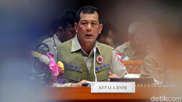Ekspresi Kepala BNPB Doni Monardo Saat Rapat Bahas Anggaran