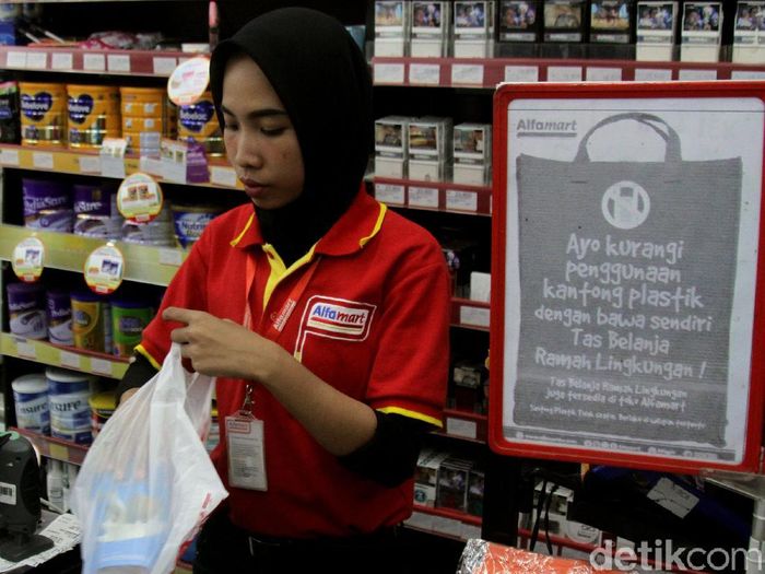 Ilustrasi cukai kantong plastik/Foto: Rifkianto Nugroho Ilustrasi cukai kantong plastik/Foto: Rifkianto Nugroho