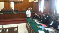 Konser tersebut bertajuk Hadapi dengan Senyuman dan tiketnya dijual seharga Rp 200 ribu. Deny Prastyo Utomo/detikcom.