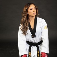 Wanita asal Florida ini berhasil melawan Colby Fletcher melalui TKO putaran pertama di Bellator 216. Kerap mendapat pujian sebagai pegulat cantik, Valerie mengaku tak ingin disebut dan dikenal karena kecantikannya. Foto: Instagram @valerieloureda