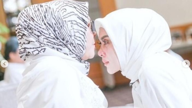 Syahrini menikah/ Foto: Instagram @princesyahrini Syahrini menikah/ Foto: Instagram @princesyahrini