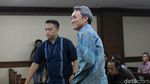 Divonis 4 Tahun Penjara Eddy Sindoro Tertunduk Lesu