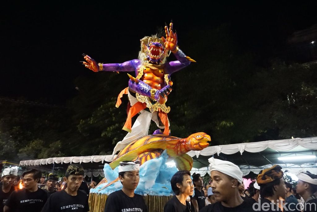 Meriahnya Sendratari Ogoh-ogoh di Desa Adat Tuban Bali (Dita-detikcom).