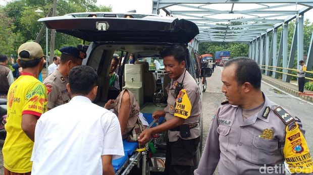 Pengungsi yang sakit dilakukan perawatan/