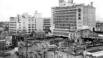 Shibuya Station pada tahun 1955. Foto: Vintages