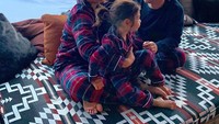 Keduanya memutuskan menikah di tahun 2012. Keluarga mereka makin lengkap dengan kehadiran anak perempuan dan laki-laki. Foto: Instagram zuck
