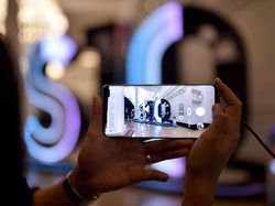 Ponsel Premium Samsung Resmi Mendarat di Tanah Air