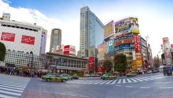 Saat ini kondisinya jauh berbeda, penuh dengan warna warni iklan. Foto: Vintages