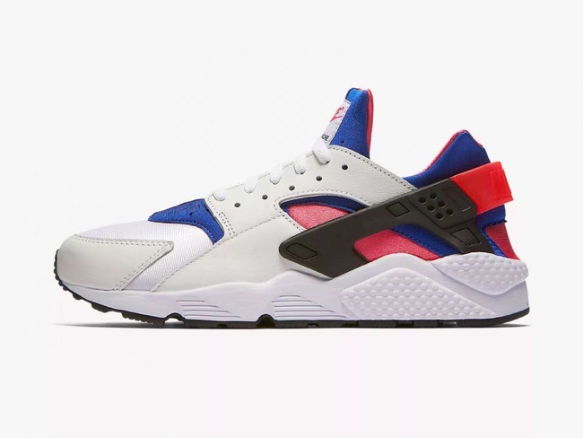 Nike Air Huarache debut di tahun 1991 sebagai inovasi terbaru untuk sepatu lari. Sepatu tampil dengan bagian dalam neoprene untuk menambah kenyamanan. Nama dan desain sepatu terinspirasi dari sandal huarache orang Meksiko. Foto: Nike