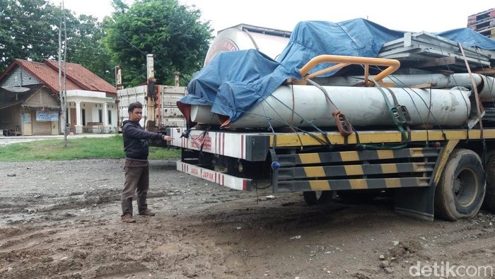 Warga Rembang Tewas Tergencet Bak Truk