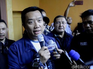 Menpora Imam Sampaikan Santunan dan Pimpin Tahlil Untuk Ramon Setyo