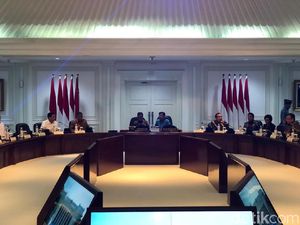 Buka Sidang Kabinet, Jokowi Minta Para Menteri Jaga Ekonomi RI
