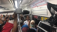 Tanpa pengawalan ketat. Presiden naik dari Stasiun Tanjung Barat menuju Bogor,” kata Deputi Bidang Protokol, Pers dan Media Sekretariat Presiden Bey Machmudin.