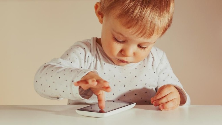 Salah Satu Trik agar Anak Tak Kecanduan Gadget: Ajak Main Bareng/ Foto: istock Salah Satu Trik agar Anak Tak Kecanduan Gadget: Ajak Main Bareng/ Foto: istock