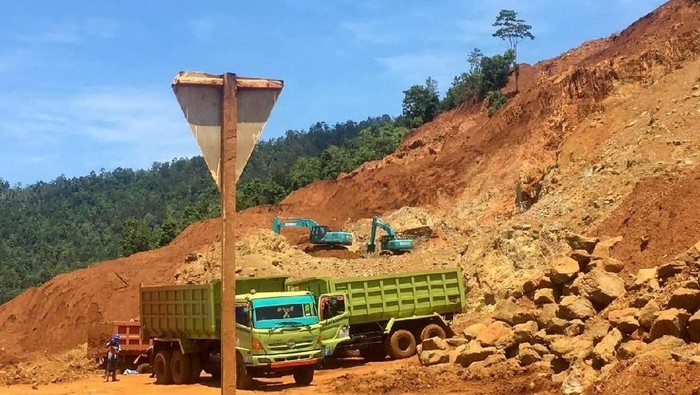 Kementerian ESDM memastikan izin usaha pertambangan (IUP) PT Babarina Putra Sulung (BPS) di Kabupaten Kolaka, Sulawesi Tenggara, sudah dicabut sementara.