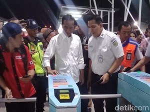 Begini Suasana Saat Jokowi Tiba di Stasiun Bogor Usai Desak-desakan Naik KRL