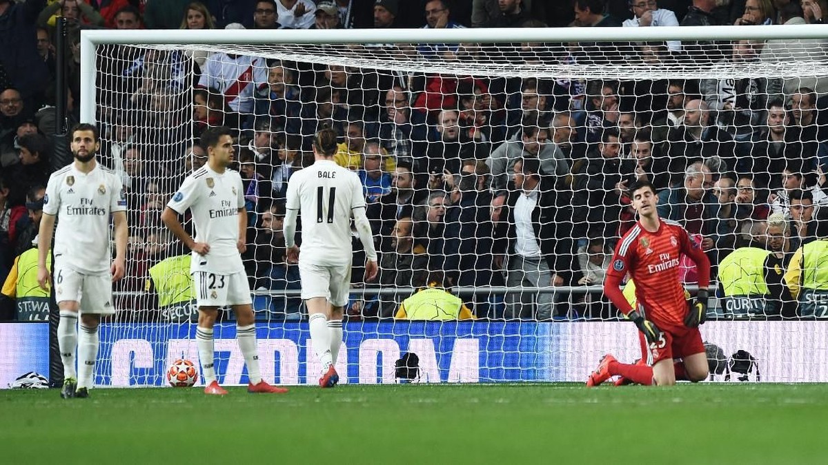 Langkah Real Madrid di Liga Champions musim ini cuma sampai babak 16 besar usai disingkirkan Ajax (Foto: Denis Doyle/Getty Images)