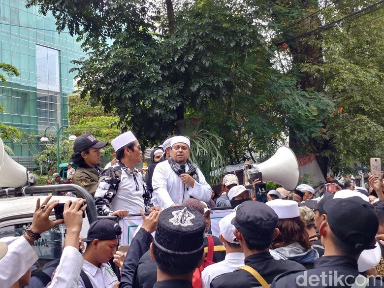 Kawal Sidang Habib Bahar, Haikal Hassan Minta Polisi-Jaksa Profesional Kawal Sidang Habib Bahar, Haikal Hassan Minta Polisi-Jaksa Profesional