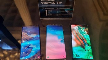 Untuk Galaxy S10, yang masuk ke sini adalah versi RAM/ROM 8GB/128GB. Soal pilihan warna, yang tersedia adalah Prism White, Prism Black, dan Prism Green. Foto: dok. Samsung