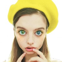 Selain warna birunya yang indah, penampilan Maria Oz juga semakin menarik perhatian karena bentuk matanya yang besar. Instagram: @dukhovnoe_litso