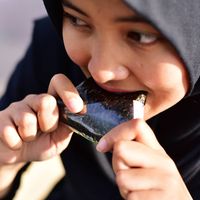 Setelah Donat, Kini Onigiri Mie Instan yang Jadi Tren Kuliner Milenial 