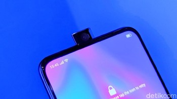 Kamera ini munculketika face unlock atau selfie. Foto: Adi Fida Rahman/detikINET