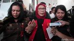 Lagi Ratna Sarumpaet Salam 2 Jari di Sidang Eksepsi