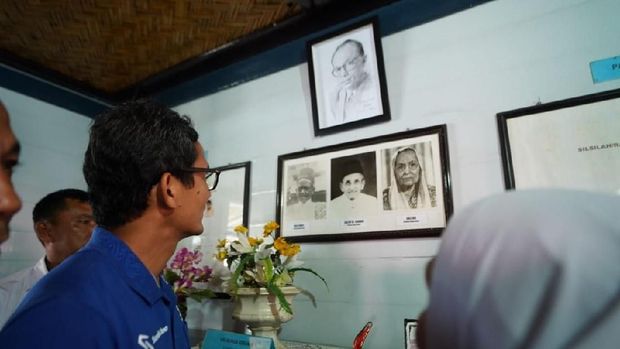 Sandiaga di salah satu ruangan di Museum Rumah Kelahiran Bung Hatta