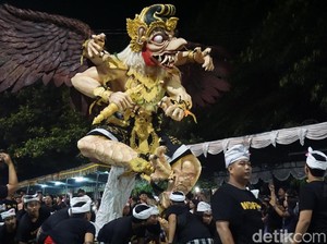Meriahnya Sendratari Ogoh-ogoh di Desa Adat Tuban Bali