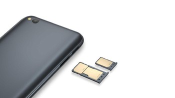 Slot pertama ada SIM Card dan microSD. Slot kedua SIM Card. Foto: Xiaomi